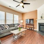 Charlotte Townhome W/ Deck: 18 Mi To Downtown!