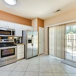 Charlotte Townhome W/ Deck: 18 Mi To Downtown!