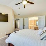 Charlotte Townhome W/ Deck: 18 Mi To Downtown!