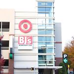 Queen Bed In Dilworth ◈ Shopping ◈ Restaurants