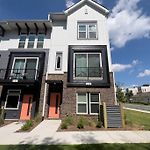 4 Story Queen City Retreat! New! Walk To Downtown!