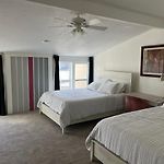 Large Bedroom With 2 Queen Bed - Not Entire Place