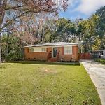 Charlotte Charm Haven With Outdoor Tv