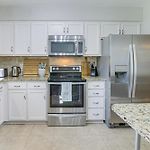Lovely Charlotte Home W/ Yard: 9 Mi To Uptown!