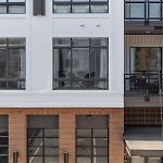 Spacious 2Bd With Private Balcony And Free Parking