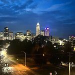 Uptown Luxury Suite Near It All