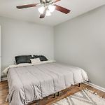 Updated Charlotte Home W/ Yard ~ 3 Mi To Uptown!