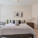 Charming Cozy Apartment With Wi-Fi & Free Parking