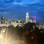 Uptown Luxury Suite Near It All