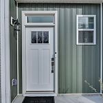 Charming Charlotte Townhome: 6 Mi To Downtown!