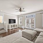 3Br/3.5Bath Uptown Aloft House.