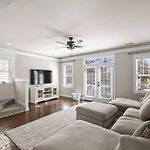 3Br/3.5Bath Uptown Aloft House.