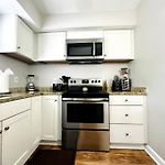 Condo 5 Min Uptown I Fast Wi-Fi & Private Patio