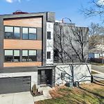 406 Katonah Amazing Location Rooftop Patio Views And A Gym
