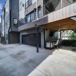 906 Westbrook B City Views Rooftop Hot Tub And Short Walk To Stadium