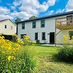 Comfy Spacious Lower Lvl Apt Near Uptown, Noda & Unc