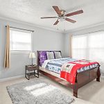 Charming, Cozy Home Close To Uptown, Airport & Whitewater Center