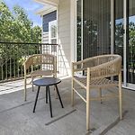 Landing Modern Apartment With Amazing Amenities