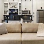 Landing Modern Apartment With Amazing Amenities