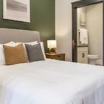 Landing Modern Apartment With Amazing Amenities