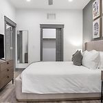 Landing Modern Apartment With Amazing Amenities