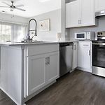 Landing Modern Apartment With Amazing Amenities