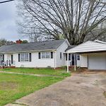 Cozy Charlotte Home W/ Fire Pit ~ 6 Mi To Uptown!