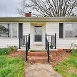 Cozy Charlotte Home W/ Fire Pit ~ 6 Mi To Uptown!