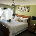 Cozy Home, 10 Minutes Away From Downtown