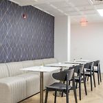 4B 2Ba Luxury Central Apartment With Gym