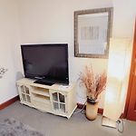Uptown Area, Cozy King Suite, Quiet And Private, Free Parking, Walk To Restaurants