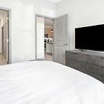 Landing Modern Apartment With Amazing Amenities