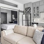 Landing Modern Apartment With Amazing Amenities