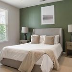 Landing Modern Apartment With Amazing Amenities