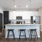 Landing Modern Apartment With Amazing Amenities