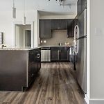 Landing Modern Apartment With Amazing Amenities