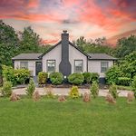 Stylish Home Near Uptown, Unc, Noda, Plaza-Shamrock