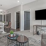 Landing Modern Apartment With Amazing Amenities