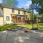 4Bd Contemporary Home With Bbq, Game Room