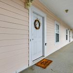 Charming Condo W/ Balcony, 1 Mi To Unc Charlotte!