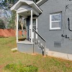Renovated Charlotte Bungalow - 3 Mi To Downtown!