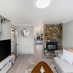 Golf Oasis Modern Townhome!