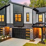 Modern 4Br Retreat In Uptown!