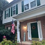 Charming Entire 3 Bedrooms House With Ac And Wifi