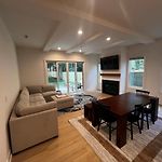 Spacious And Comfy Clt Retreat