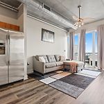 Perfect Uptown Loft-2 Min Walk To City\'S Best Spots