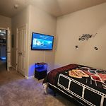 Movie Themed Family Get-A-Way! Sleeps 7 Popcorn, Snacks, And Drinks, Included - Pools Are Still Open!