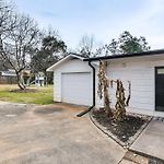 6 Mi To Spectrum Center: Spacious Getaway W/ Deck