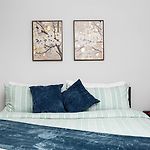 Fresh & Comfy Near Uptown With Hottub & Private Yard