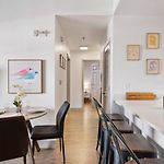 Cozy City Charm - Spacious, Parking, Balcony, Gym